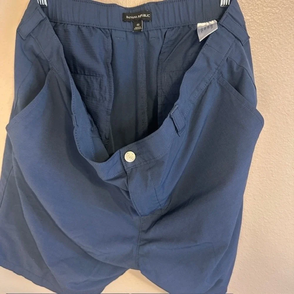 Banana Republic Men's Blue Lightweight Flat Front‎ Chino Shorts 40 Inseam 9